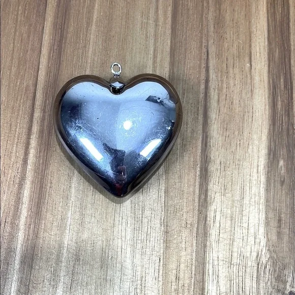 Elegant Mirror Reflecting Silver Heart Pendant Necklace - Picture 3 of 9
